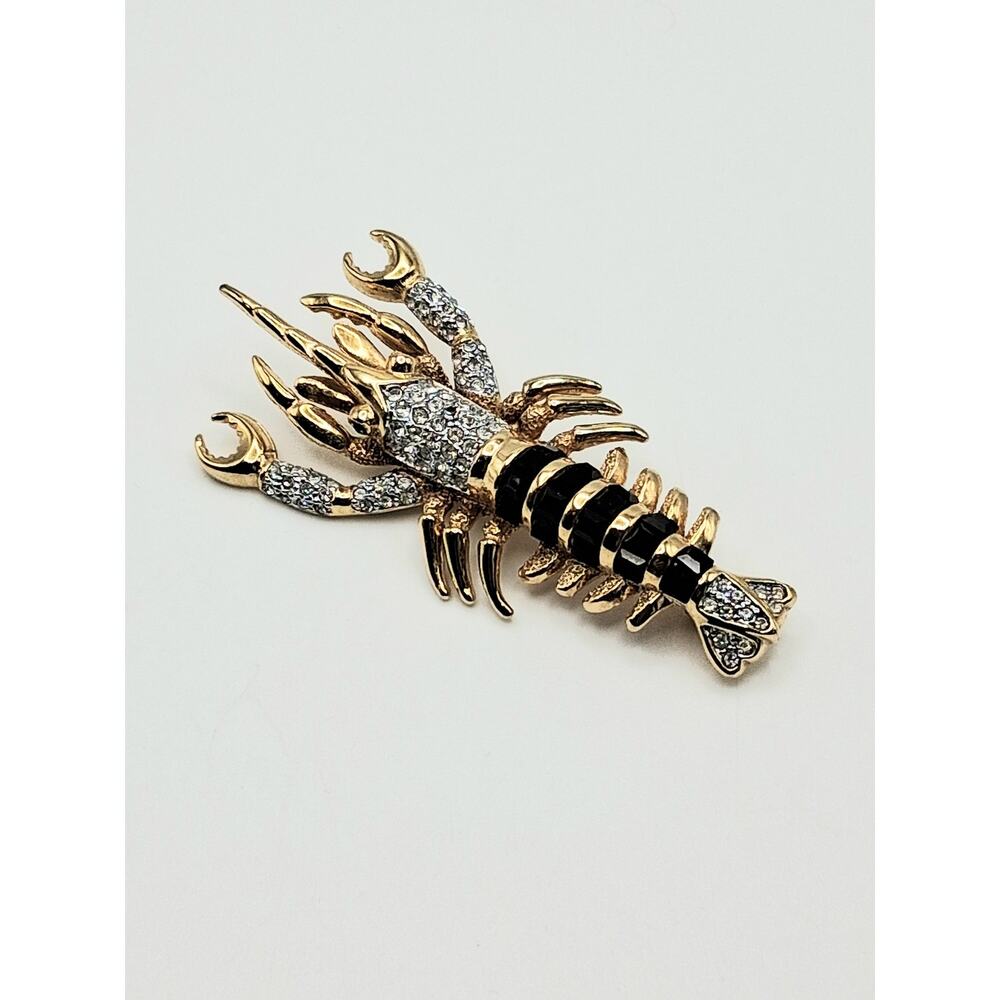 34. Vintage gold tone lobster brooch